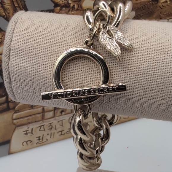 Victoria's Secret Jewelry - Victoria's Secret Gold Chain Bracelet with Embellished Clasp